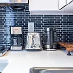 69-5C Festive Comfort Brand New 1Br Lower East Side Christmas Ready