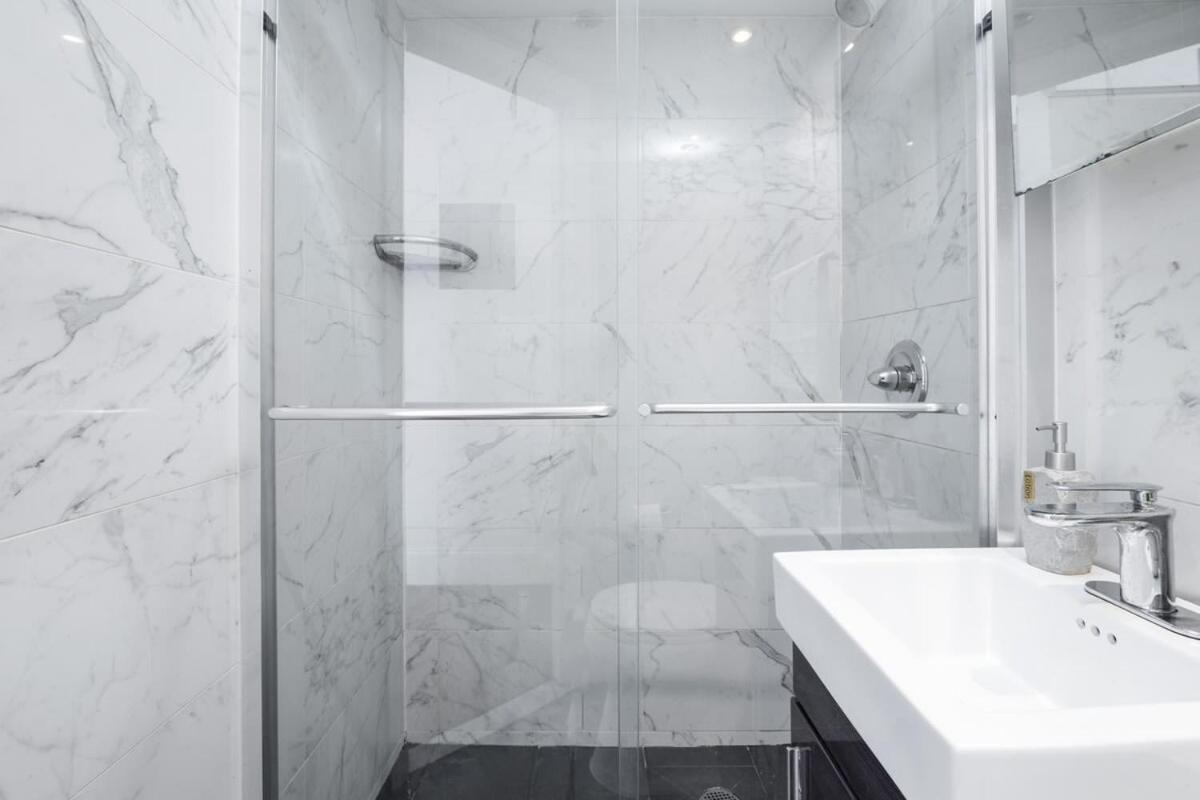 69-5c Festive Comfort Brand New 1br Lower East Side Christmas Ready New York