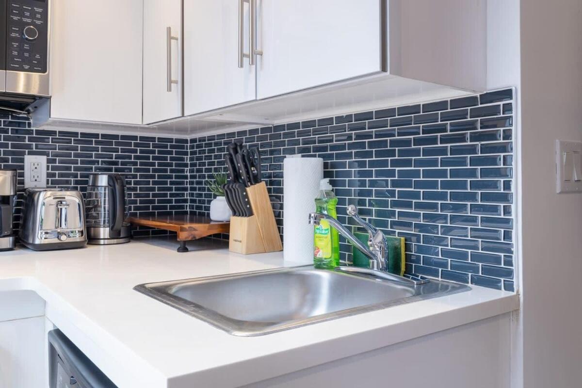 Apartment 69-5c Festive Comfort Brand New 1br Lower East Side Christmas Ready