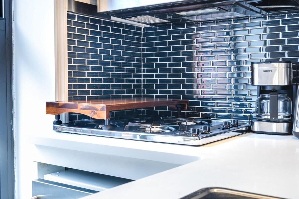 69-5c Festive Comfort Brand New 1br Lower East Side Christmas Ready Apartment New York