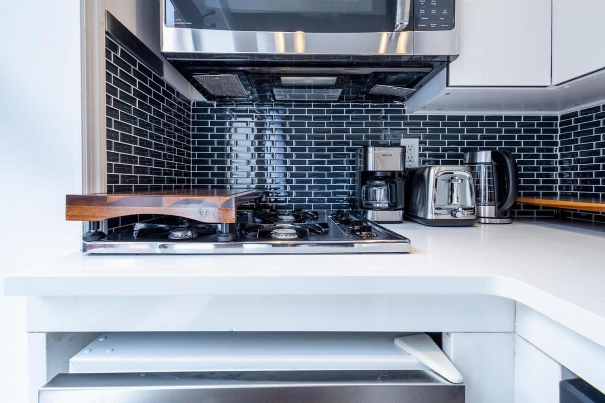 Apartment 69-5c Festive Comfort Brand New 1br Lower East Side Christmas Ready New York