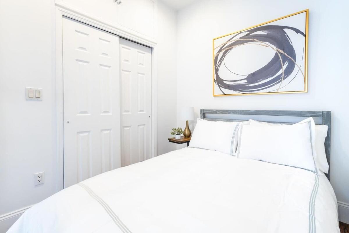 69-5c Festive Comfort Brand New 1br Lower East Side Christmas Ready New York