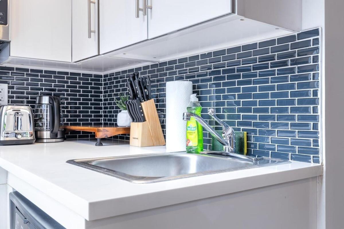 Apartment 69-5c Festive Comfort Brand New 1br Lower East Side Christmas Ready