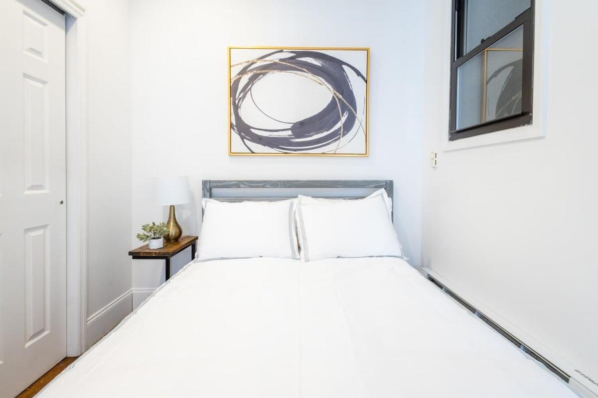 69-5c Festive Comfort Brand New 1br Lower East Side Christmas Ready Apartment