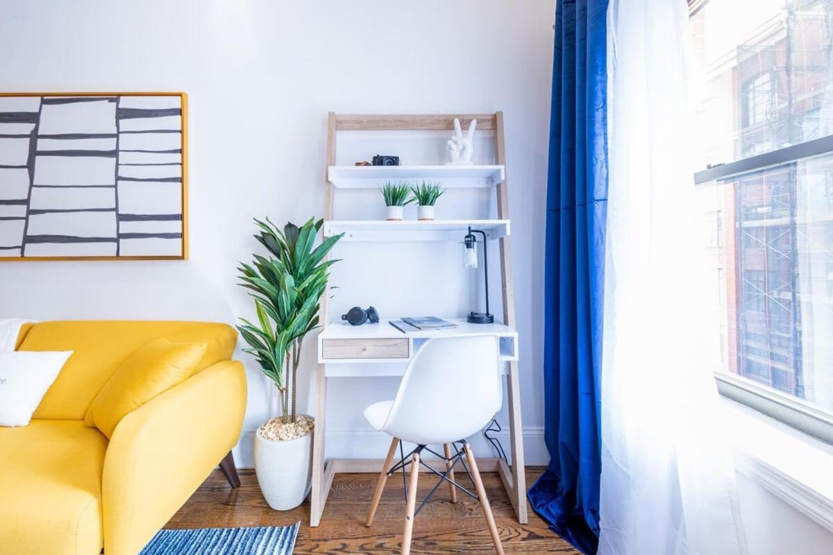 69-5c Festive Comfort Brand New 1br Lower East Side Christmas Ready