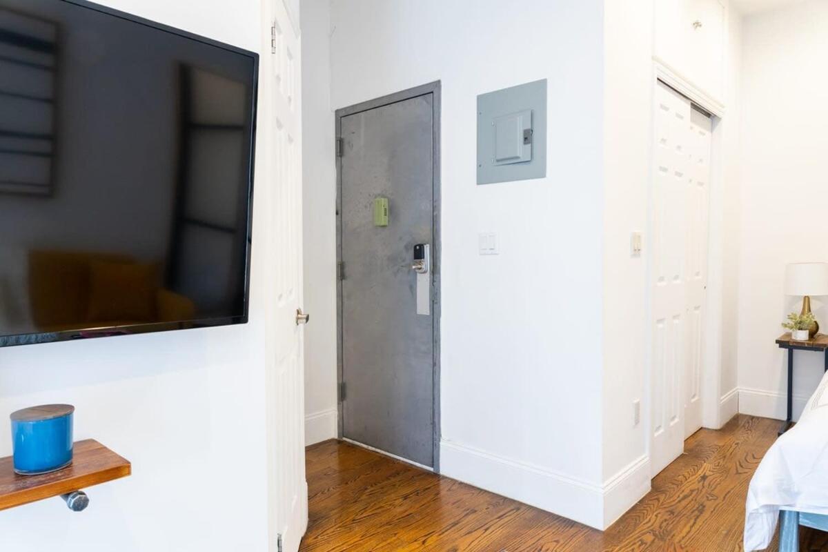 69-5c Festive Comfort Brand New 1br Lower East Side Christmas Ready Appartement *